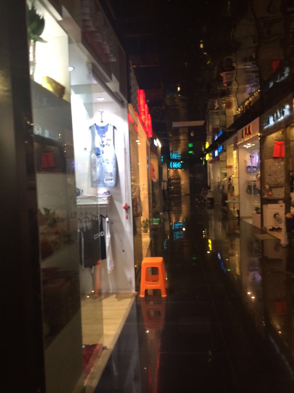 �±�ʱ�г�ϡȱŮװ�����ת��    �ѳɽ�  ת�����ڣ�35��