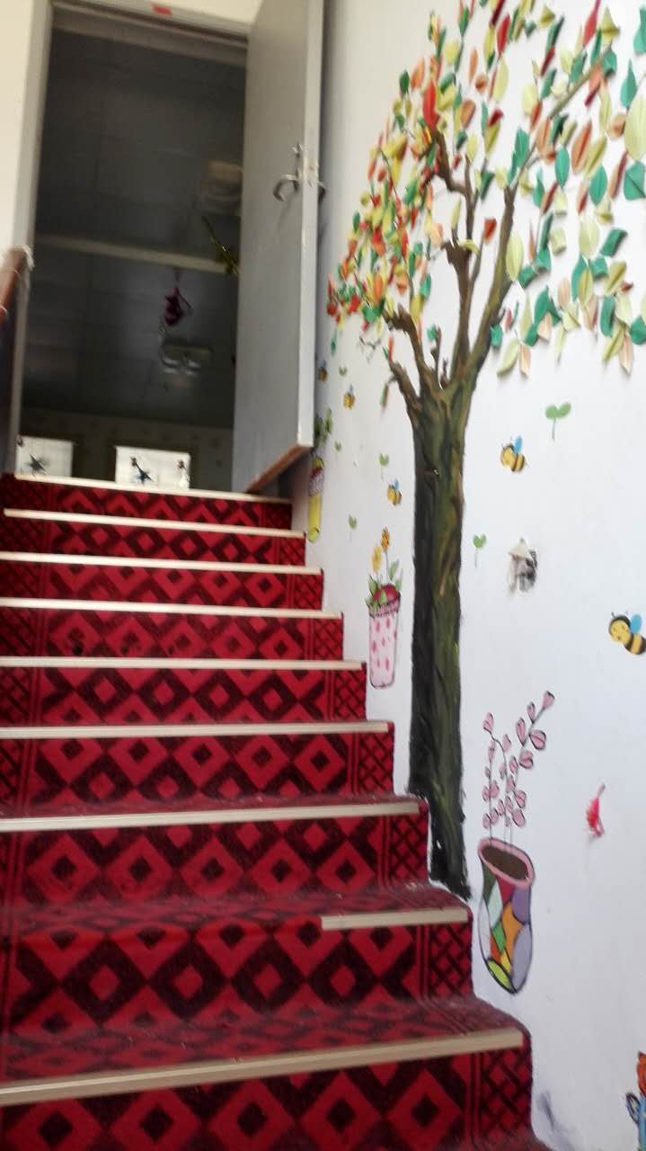 �±�ѧУ�Խ�����ѵ�����ͼۼ�ת