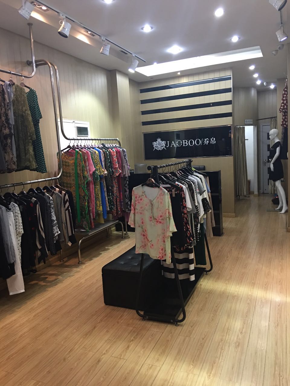 ������÷���չ㳡�ٽ�����ת�� v�ѳɽ� 