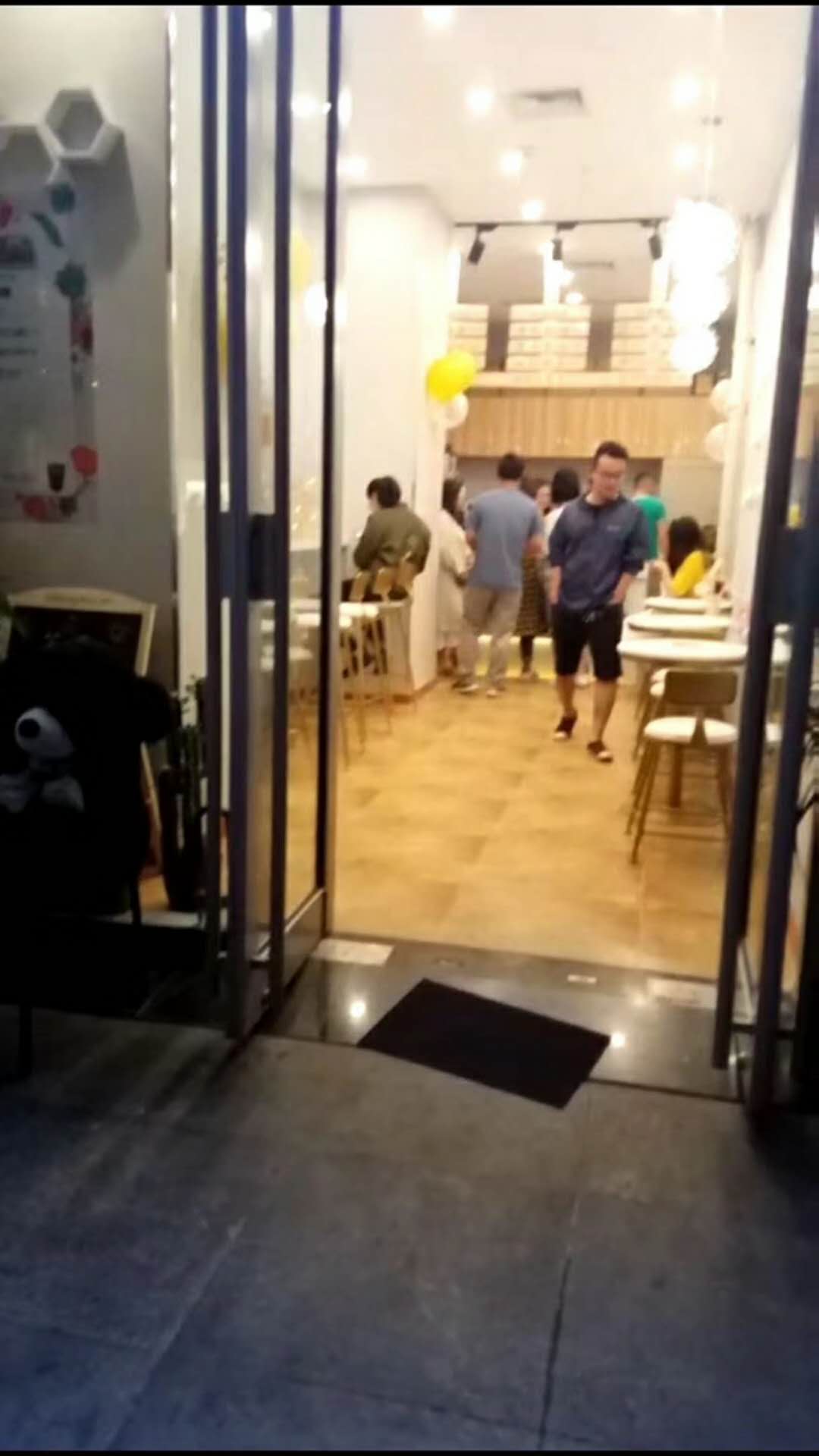 ���������������ٽ�Ʒ���̲��ת��  ��ת��