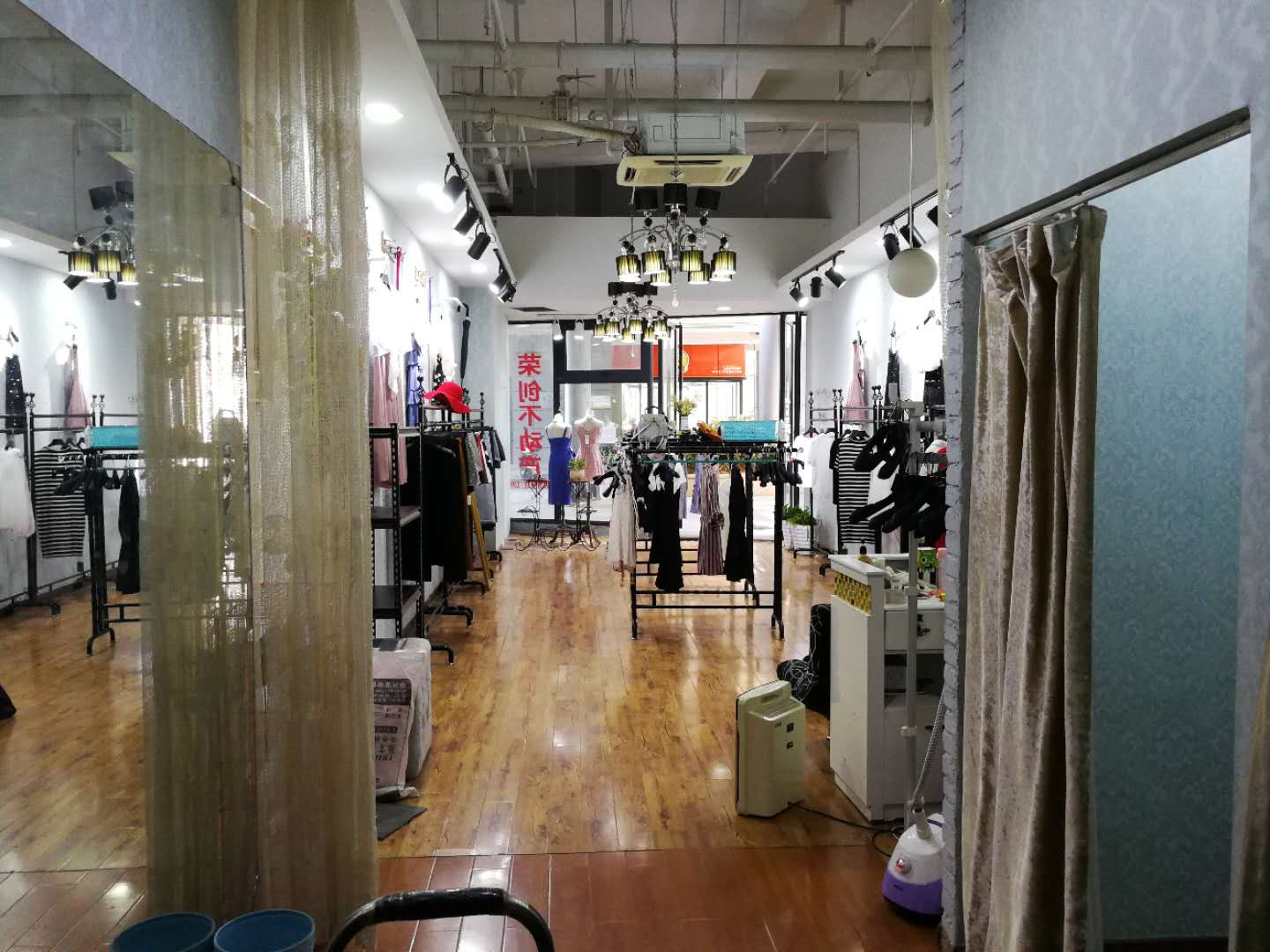 ��԰���³��Ͻַ�װ������ת��