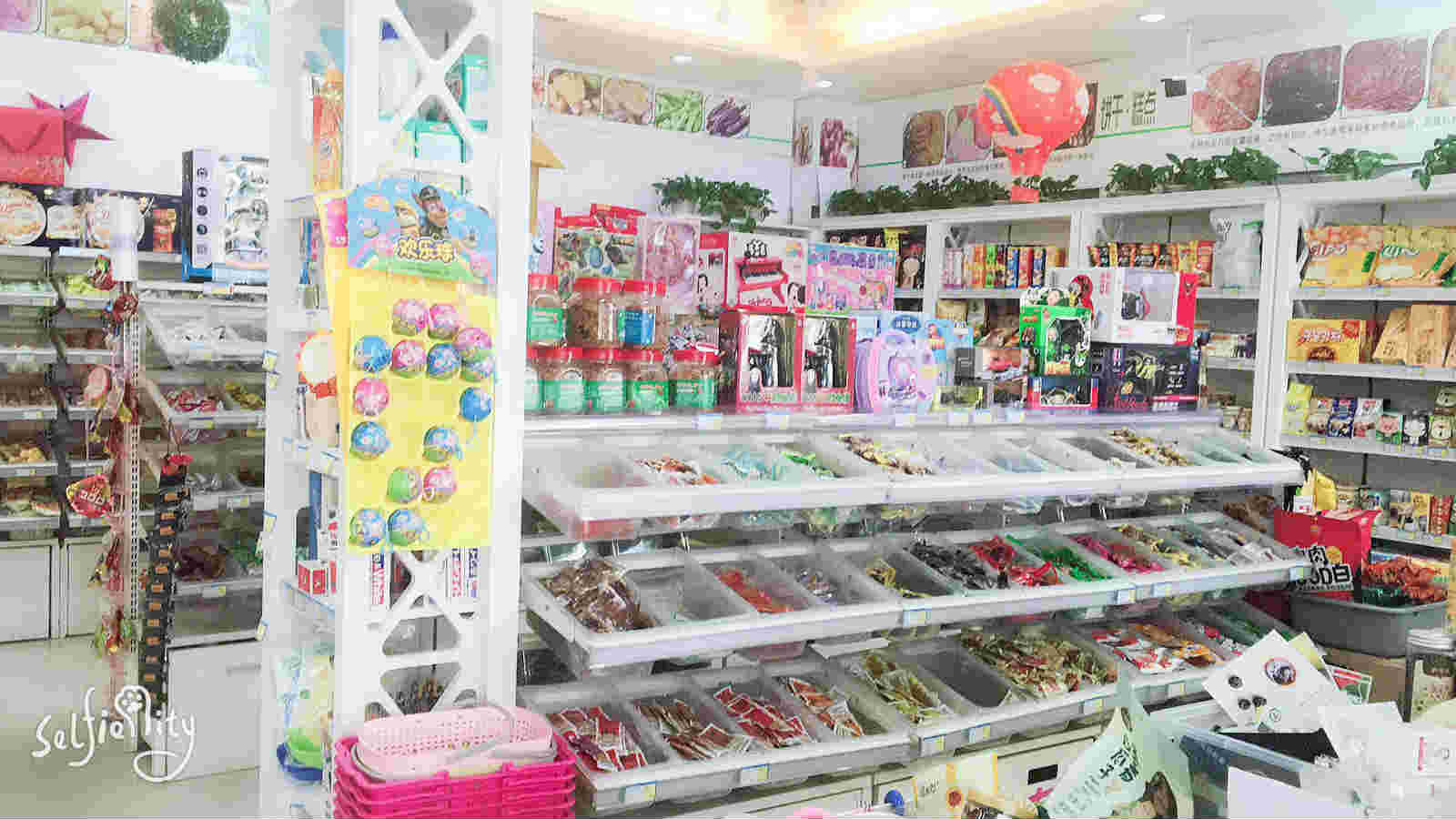 �±�����ٽ�·����ʳ������ת��