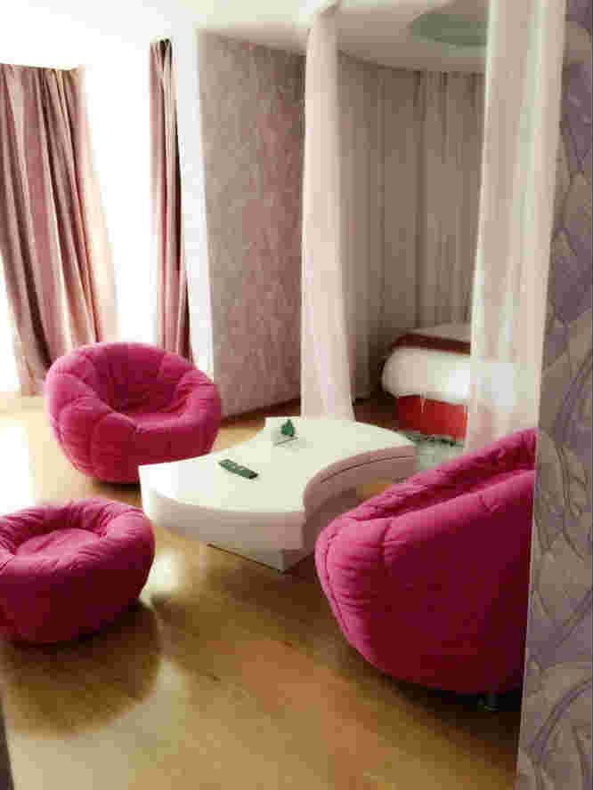 ѧУ�Ա�ӯ������ת��