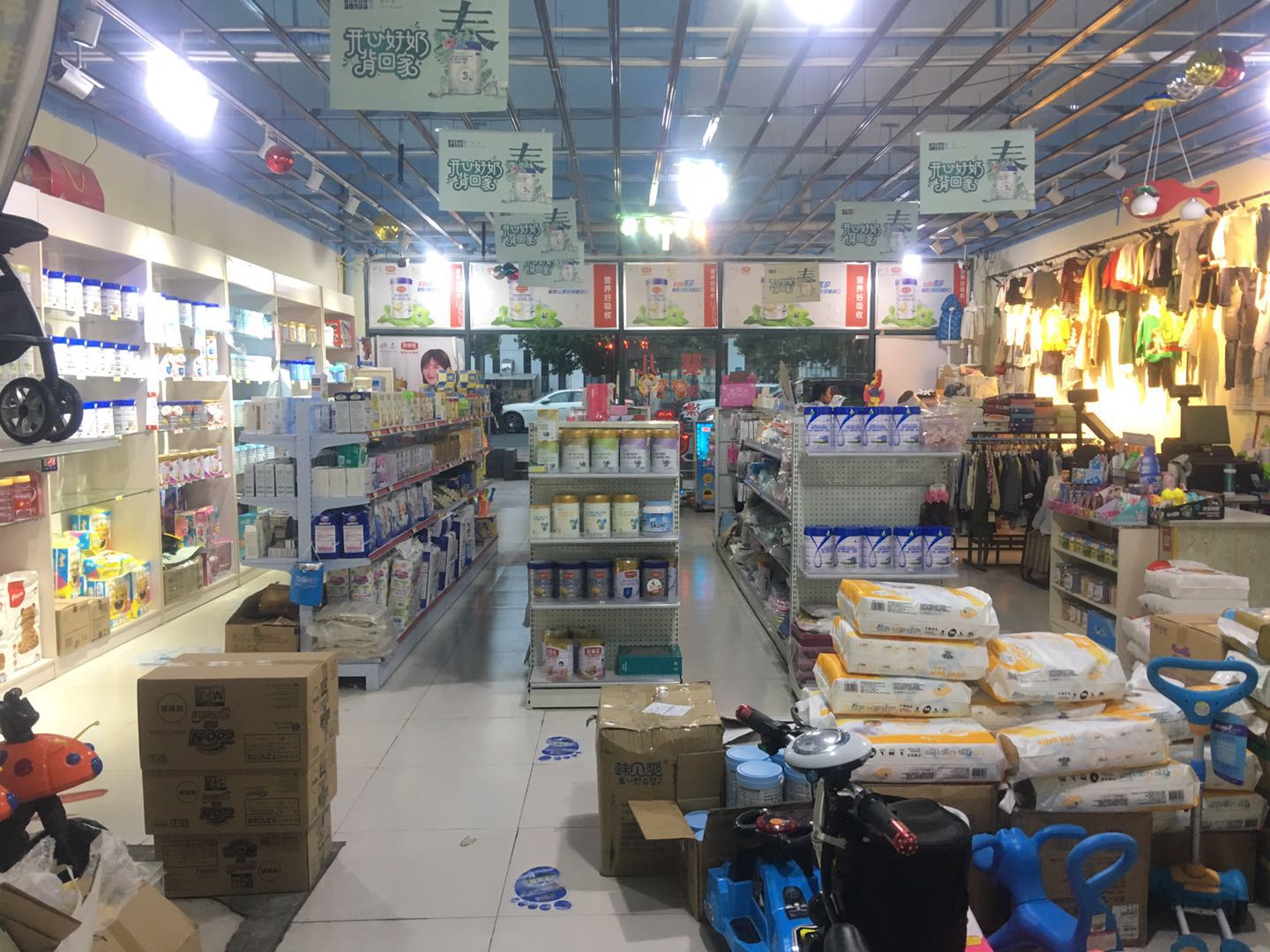 �±�ӯ���м�����ϵ�ĸӤ��ת��