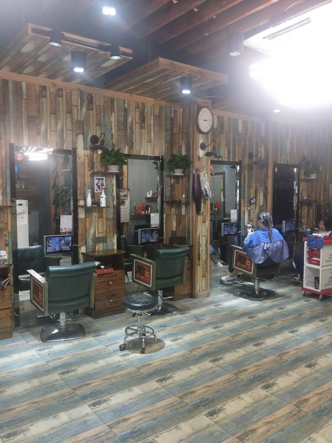 �±�������ǻ�԰�ٽ���������������ת�ã��ѳɽ�