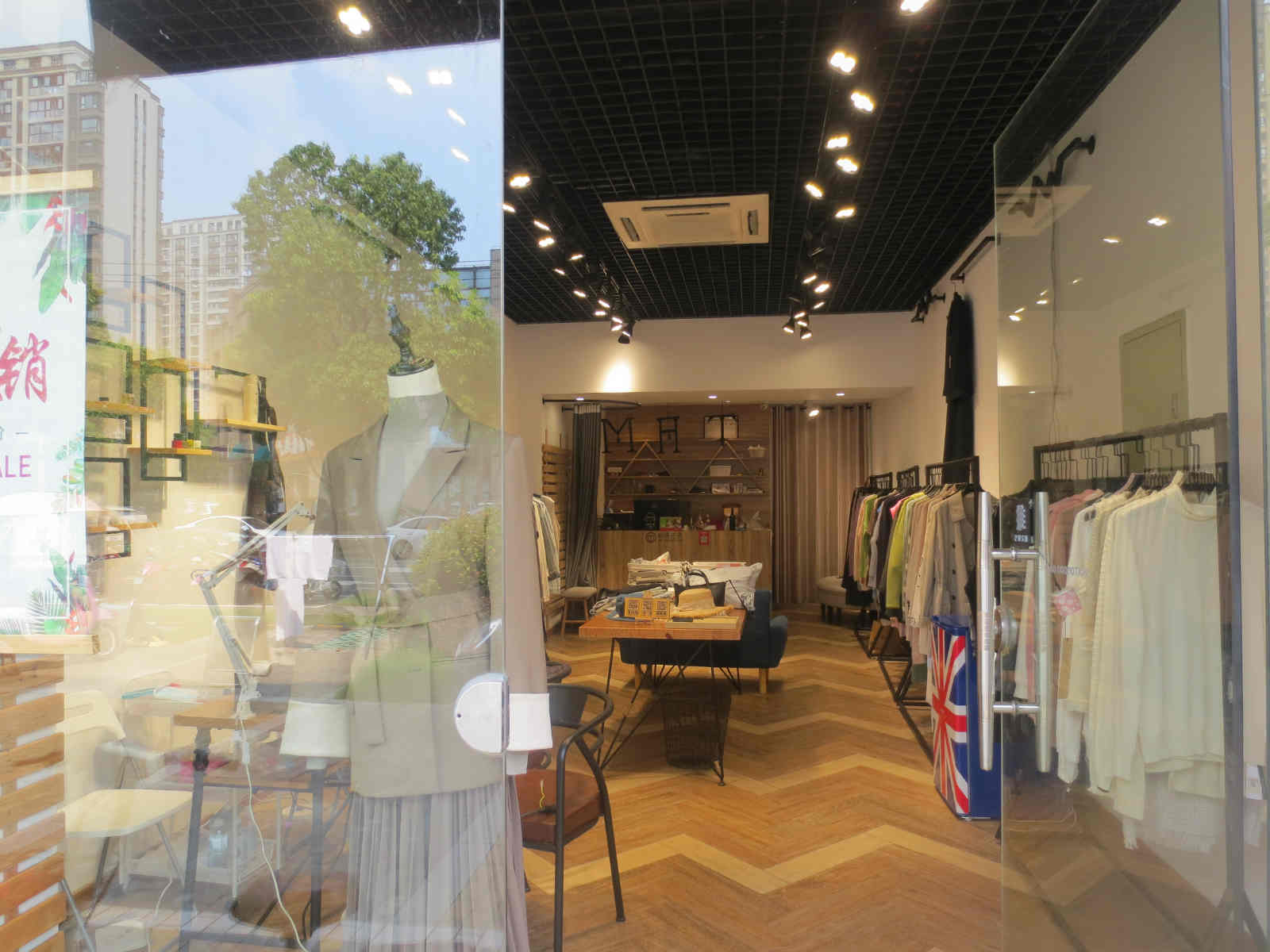 �±��к����ǻ�԰��װ��ת��  ��ת��