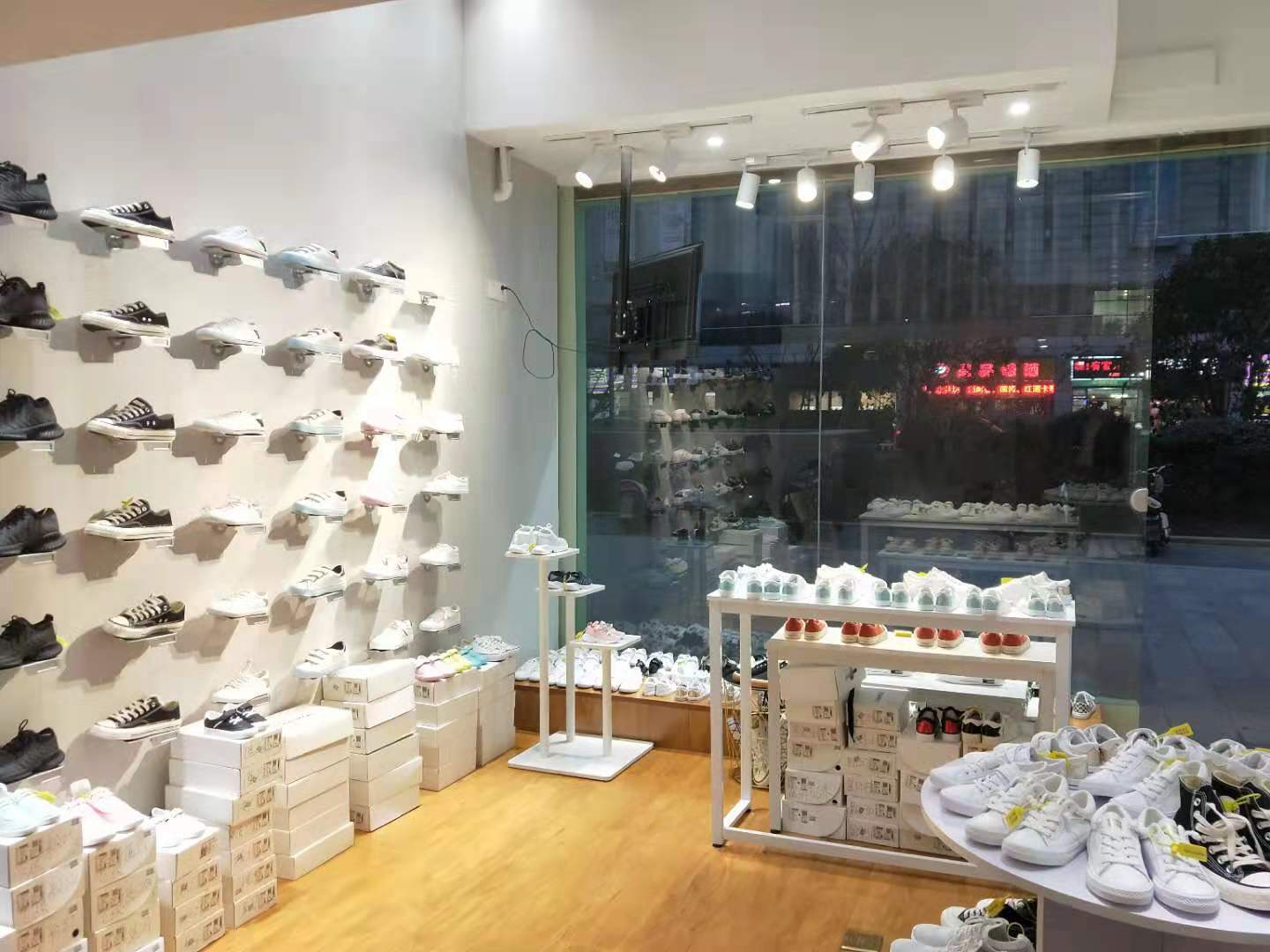 �����԰���ٽ�����ת�ã���ҵ����