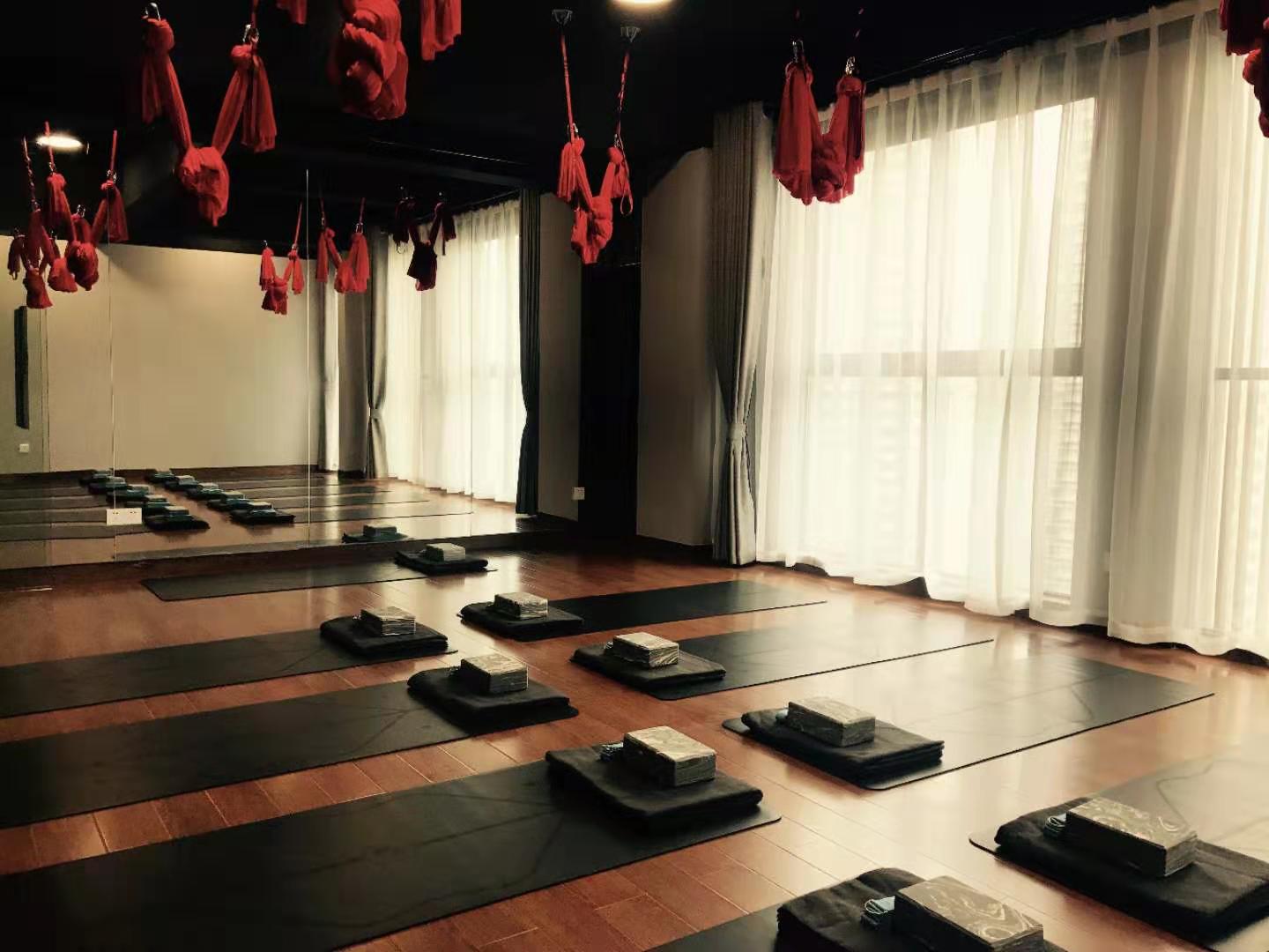 ����٤��ת��