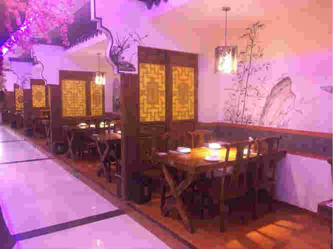 �±��㳡�ڴ�һ�㷹��ת��