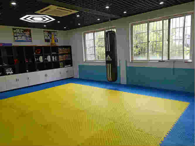 �±��Ӻ��˳���������ת�⣬��ʲô����