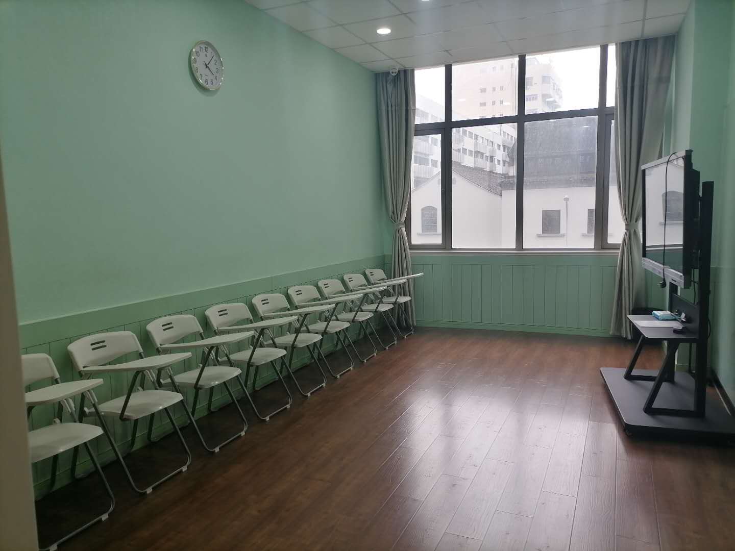 ��¥������ٽ���ѵ����ת�ã�֤����ȫ