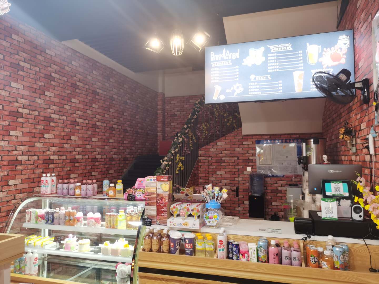 �±�С���ſھ�װ�������ת��