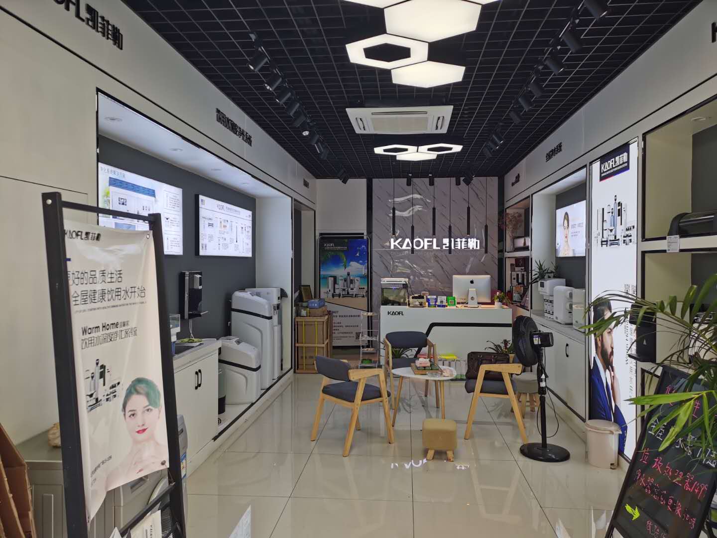 �±���������ٽ�����ת��