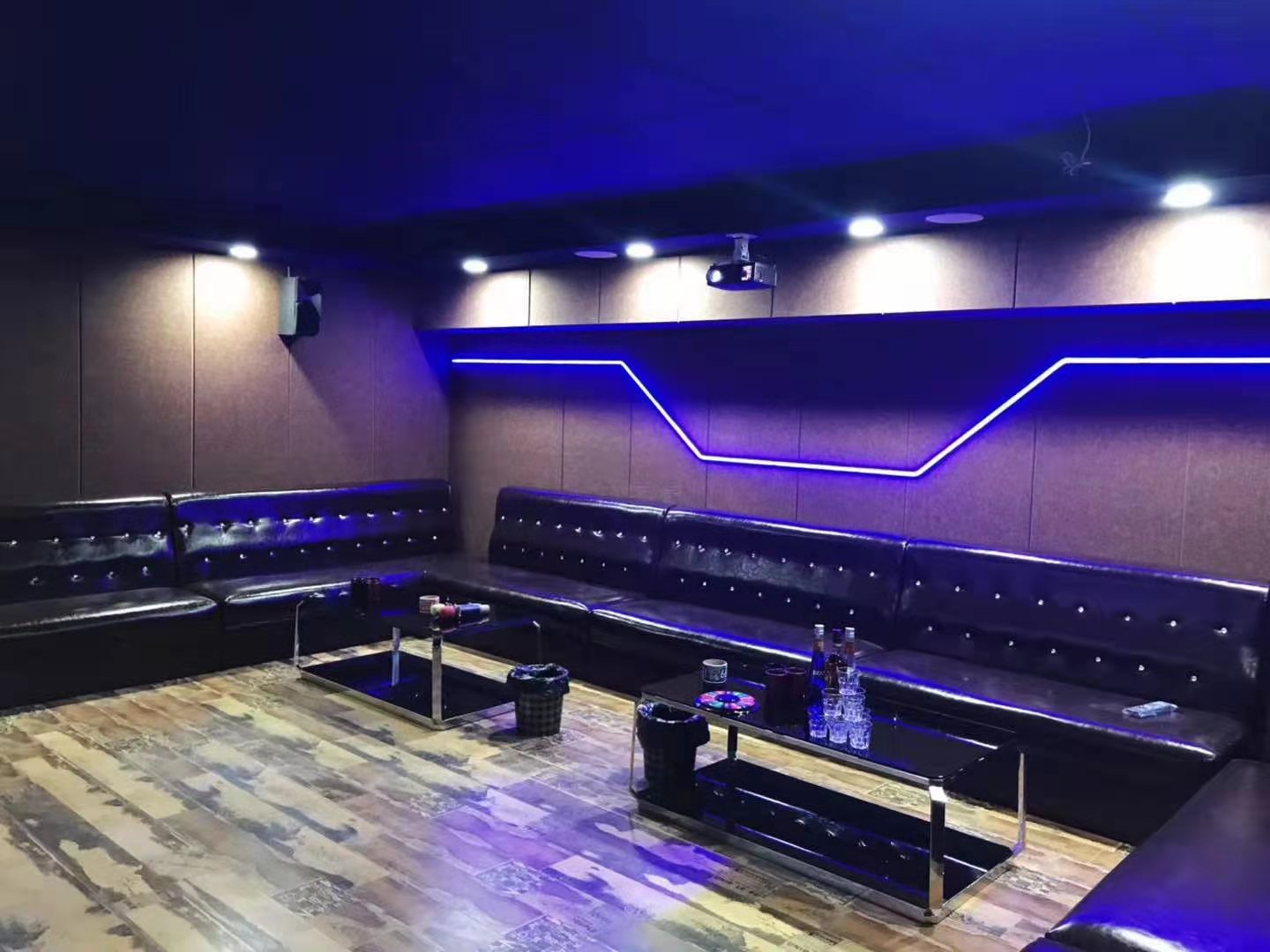 �±������ǻ���ת��