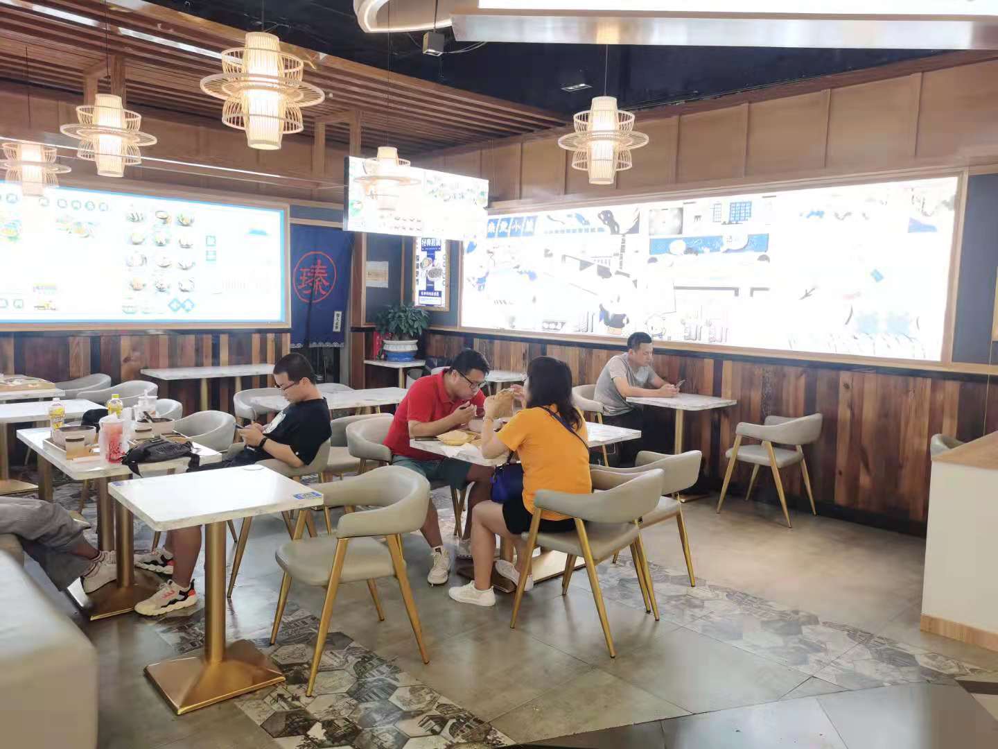 �������Ͼ�װ�����ϵ�ת��