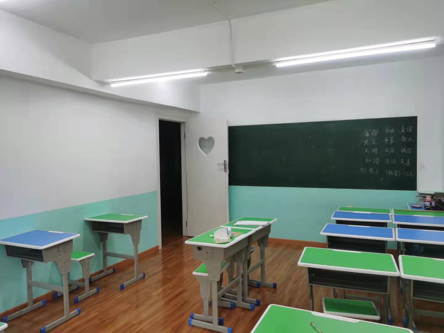 �����԰�־�װ����ѵ����ת��