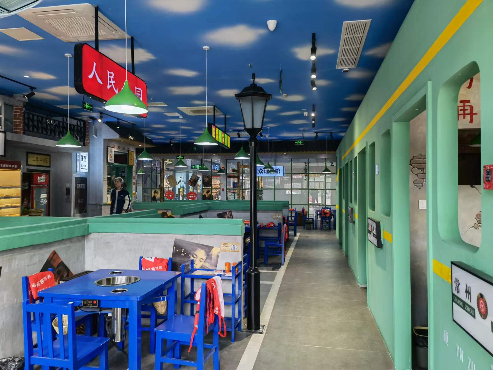 ��̳�����չ�һ¥��һ��͹�ת��