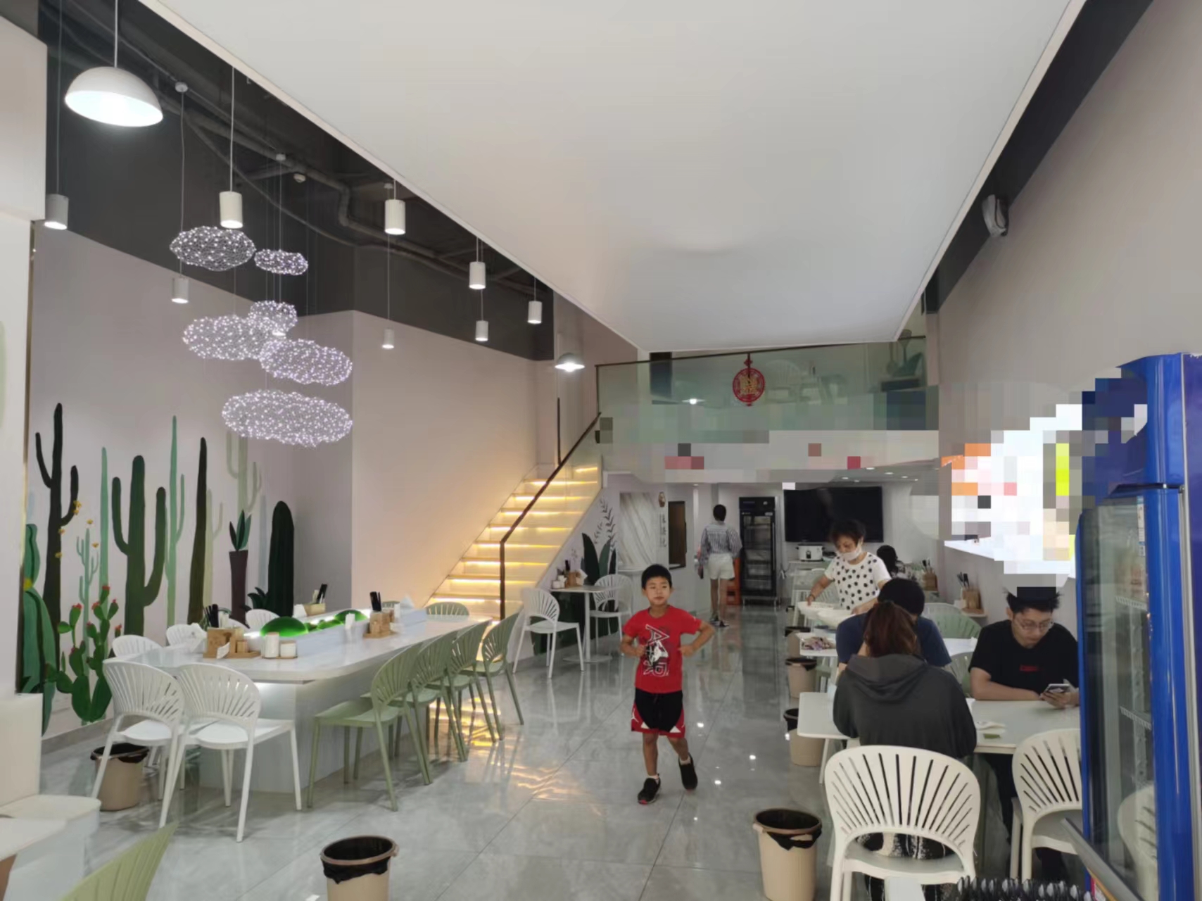 �±�����־�װ��Ʒ���������ת��