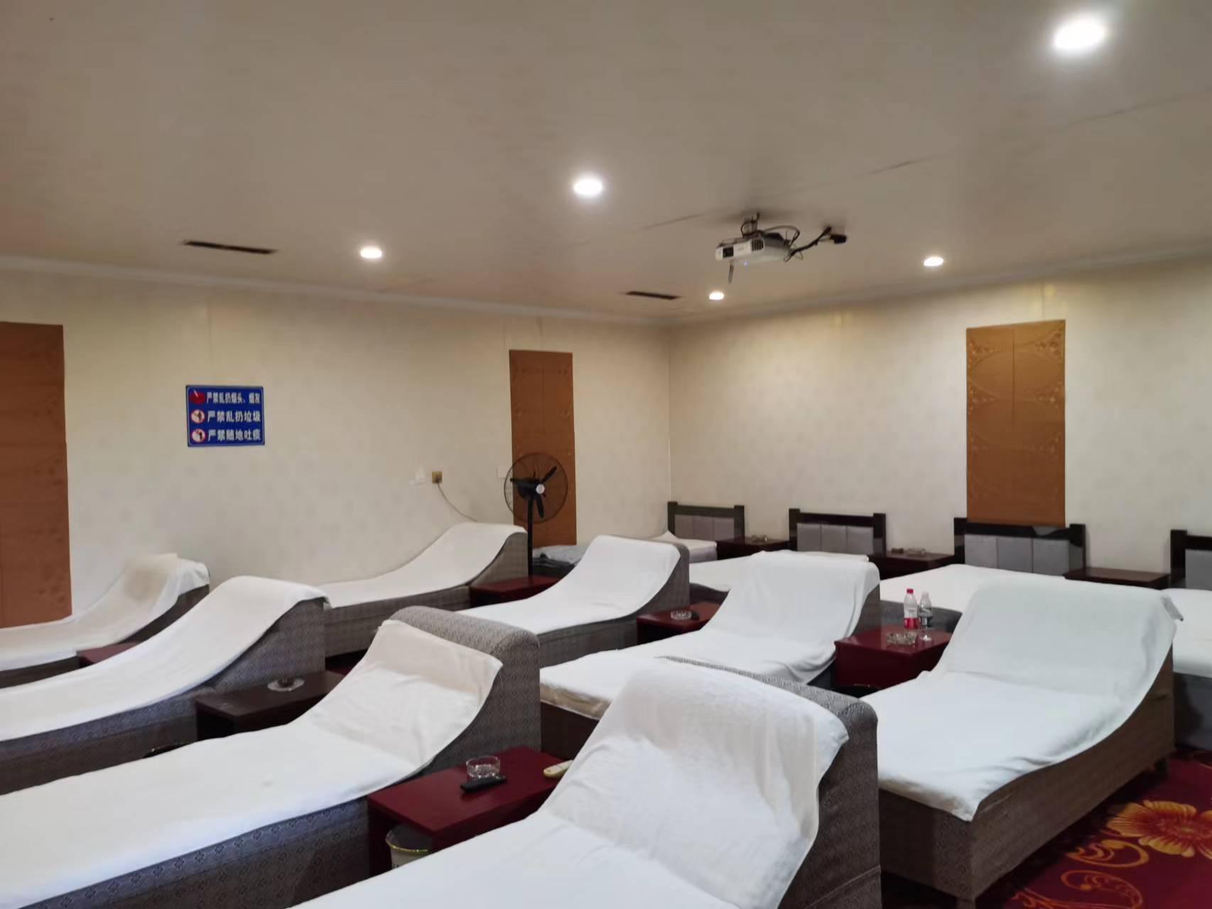 ��¥��װ��ӯ��ԡ��ת��