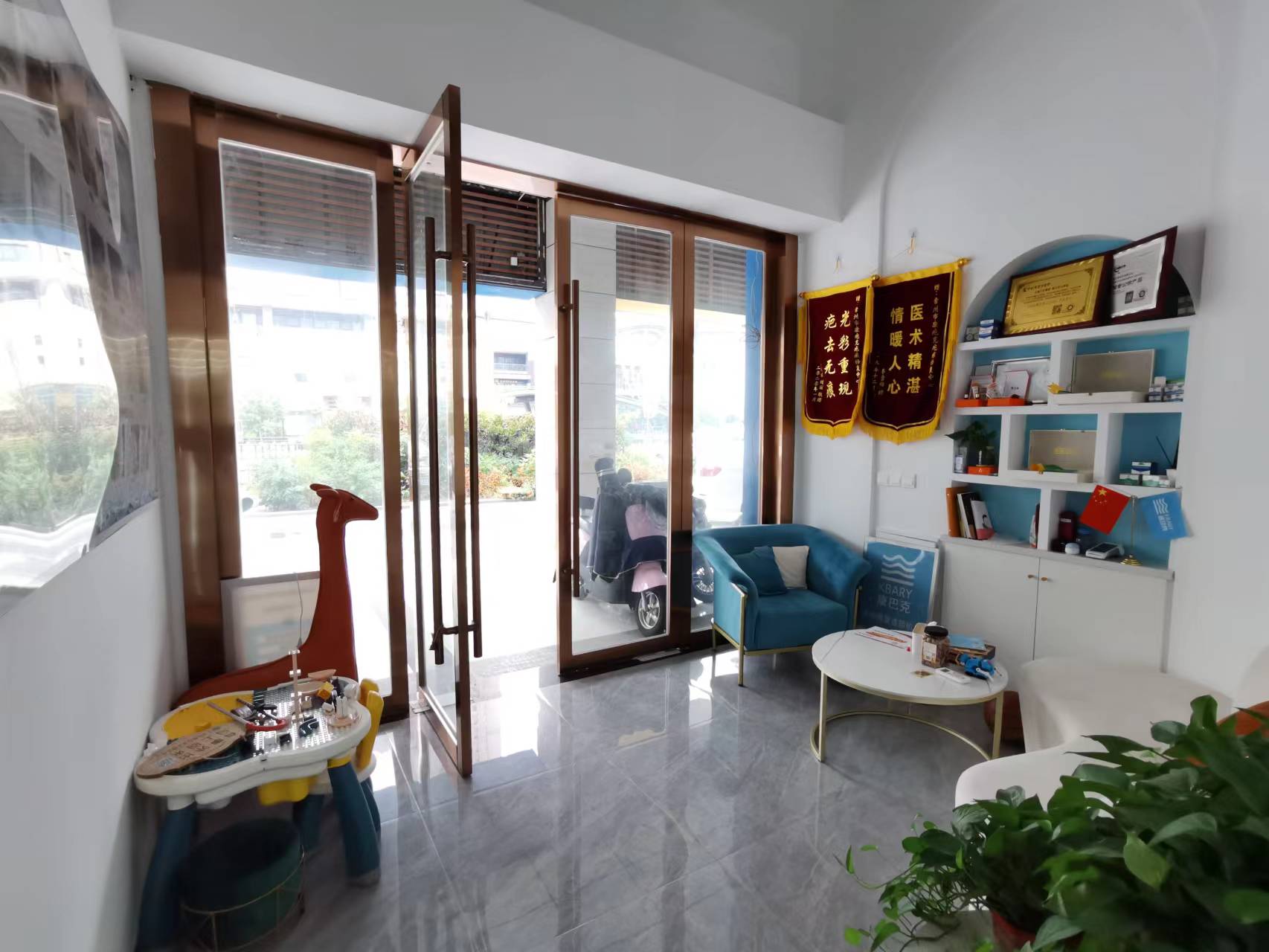 �����԰������ת��