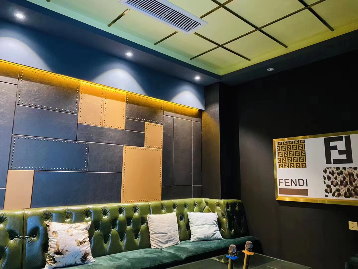 �±���װ��KTV����ת��