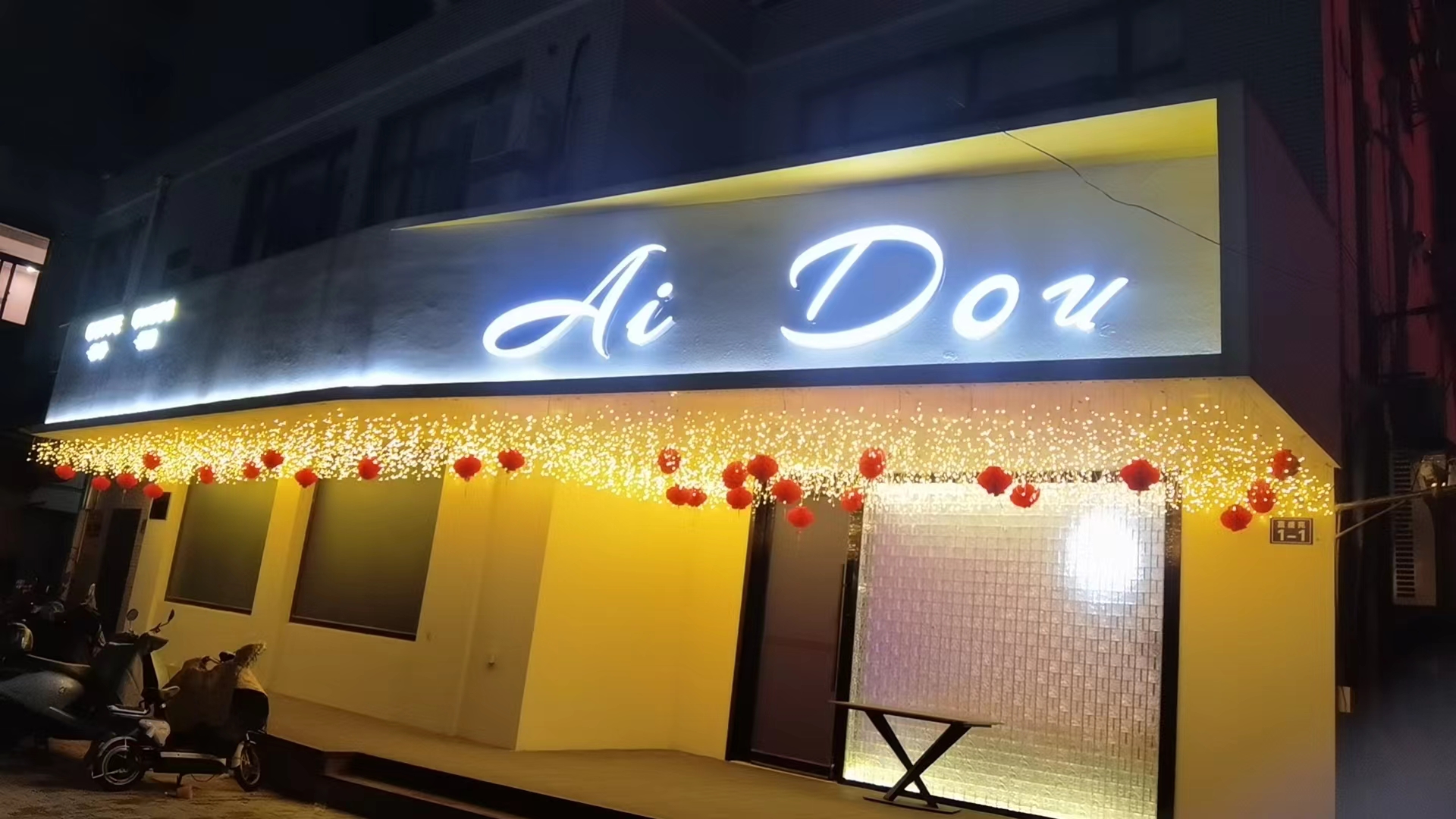 ����·���Ա߾�װ�޻ƽ����̵ͼ۳���