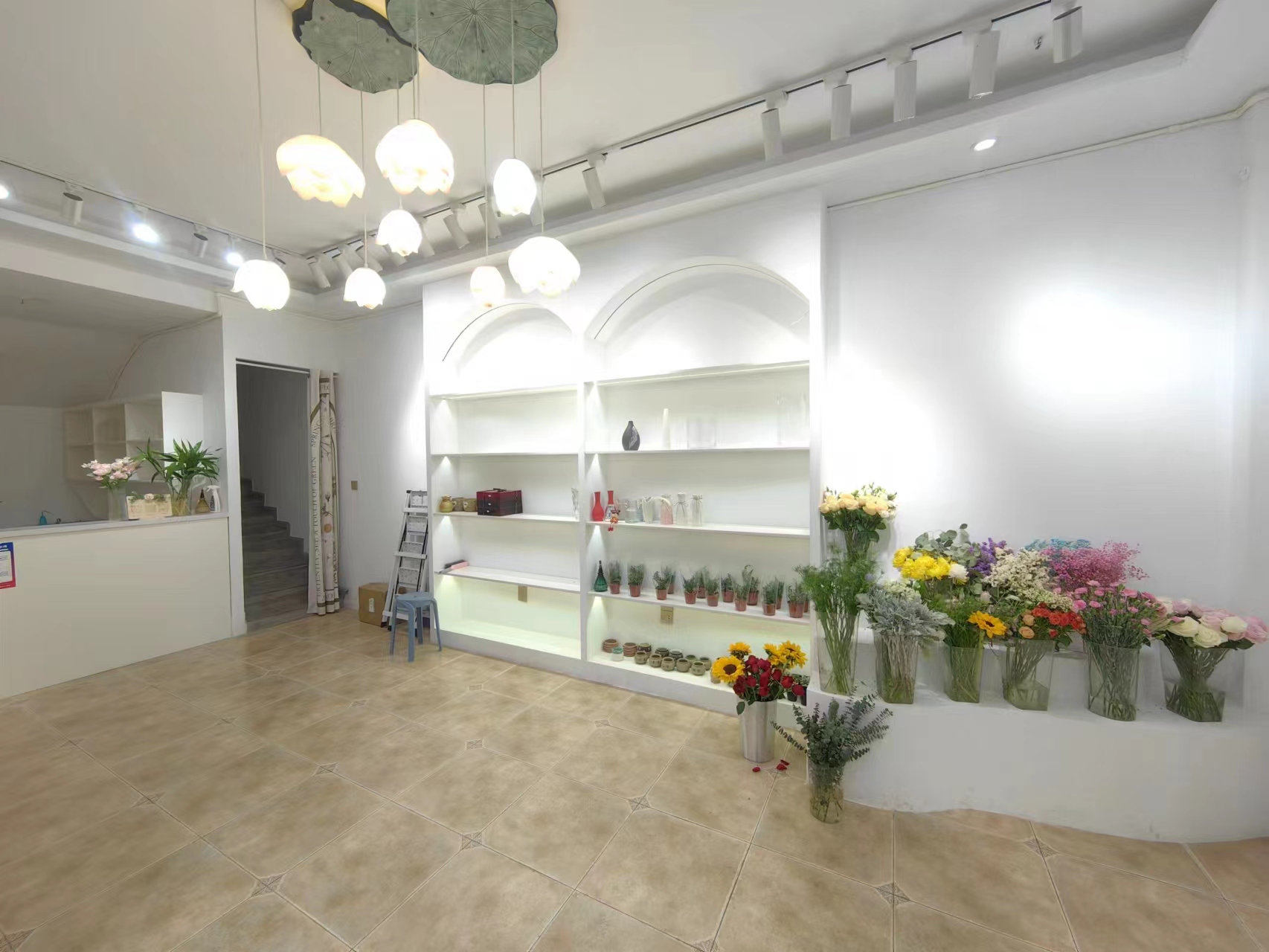 �±�����Ծ�װ�޻���ת��