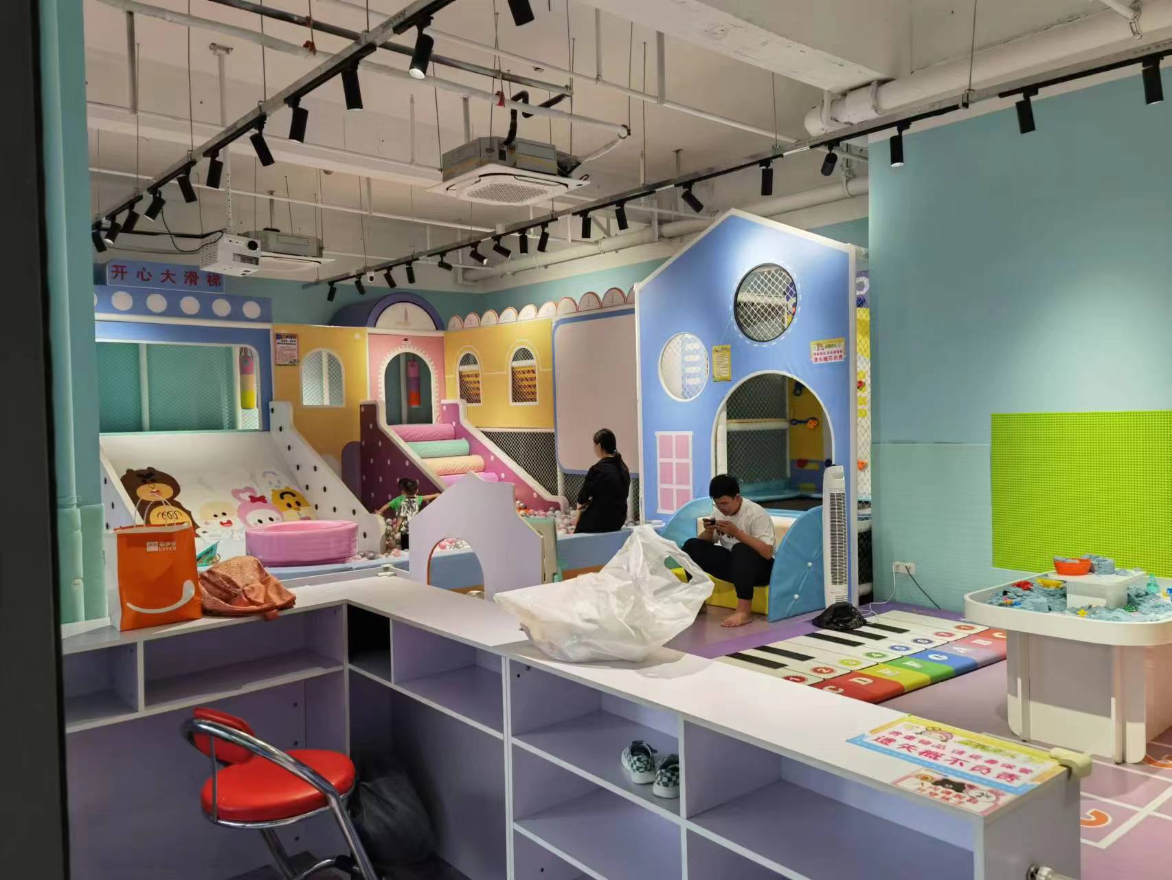 ����ȫ��װ�޶�ͯ��԰ת��