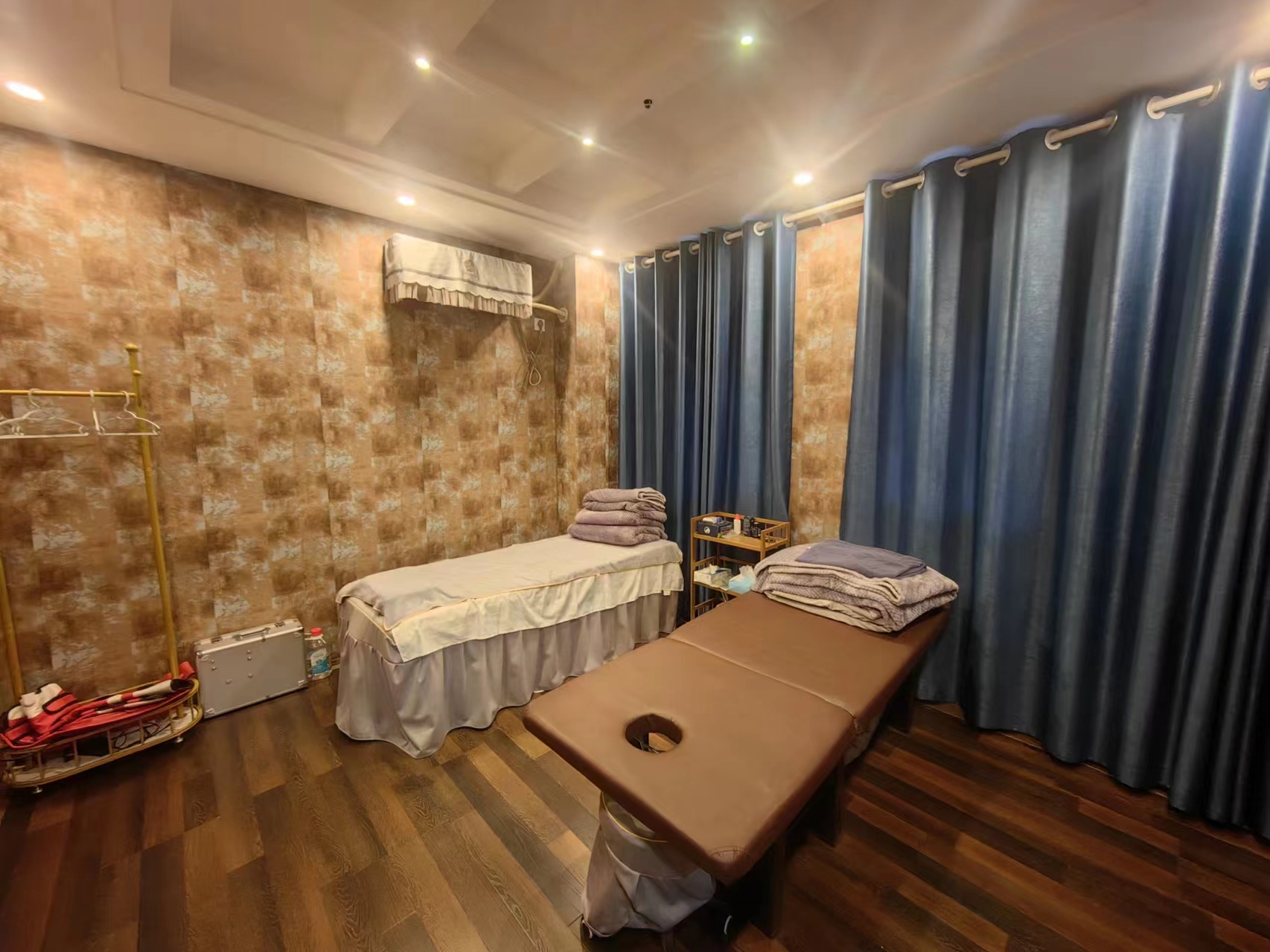 �±�����Ծ�װ������Ժת�� ��ת��