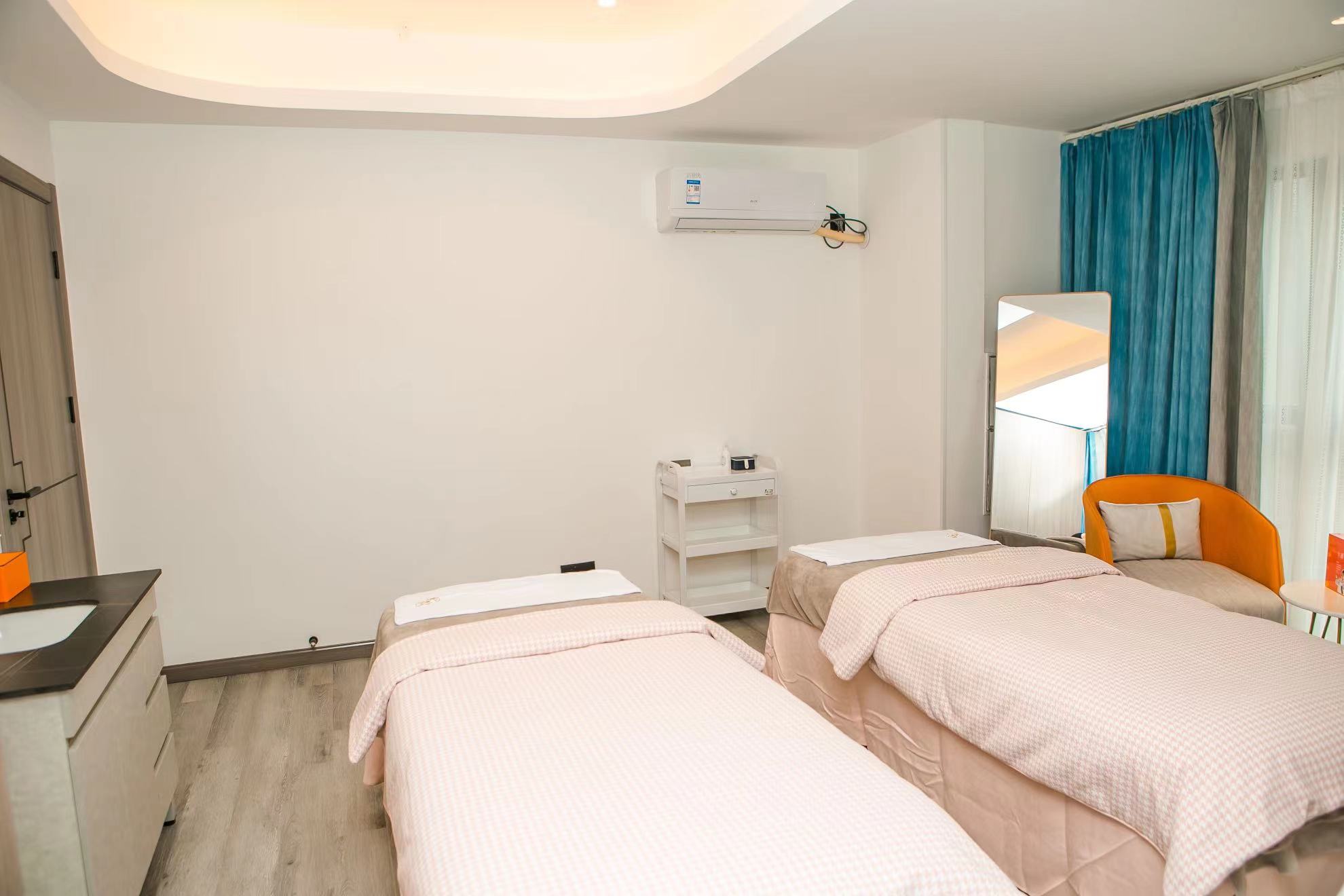 �±���ﾫװ������Ժת��