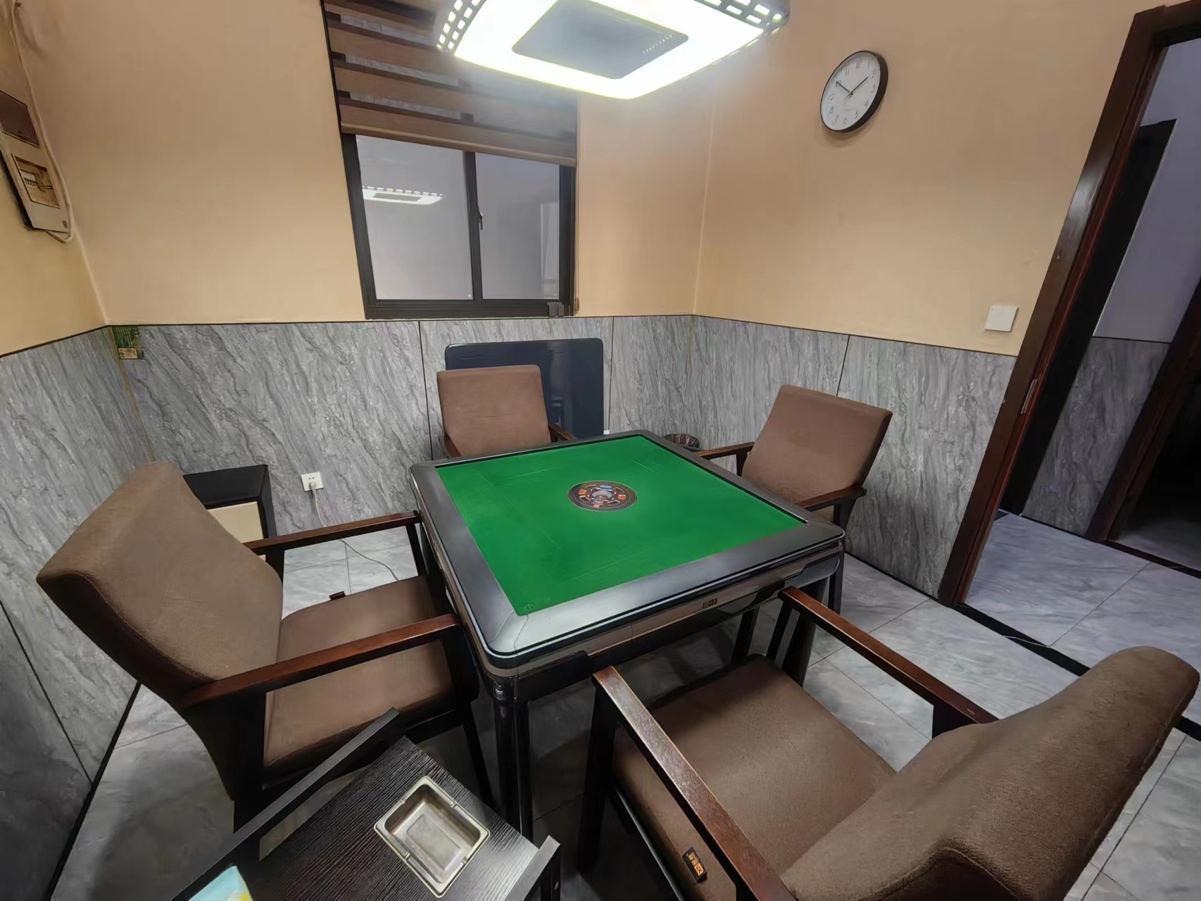 �±�����Ծ�װ��������ת��