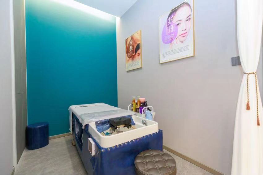 �±����Ź㳡��װ��ͷ��������ת��