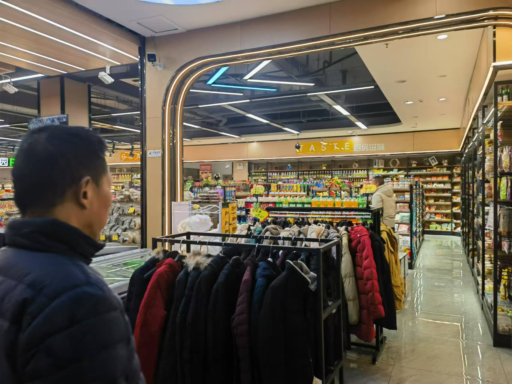 �±����Ŵ�һ�㳬��ת��